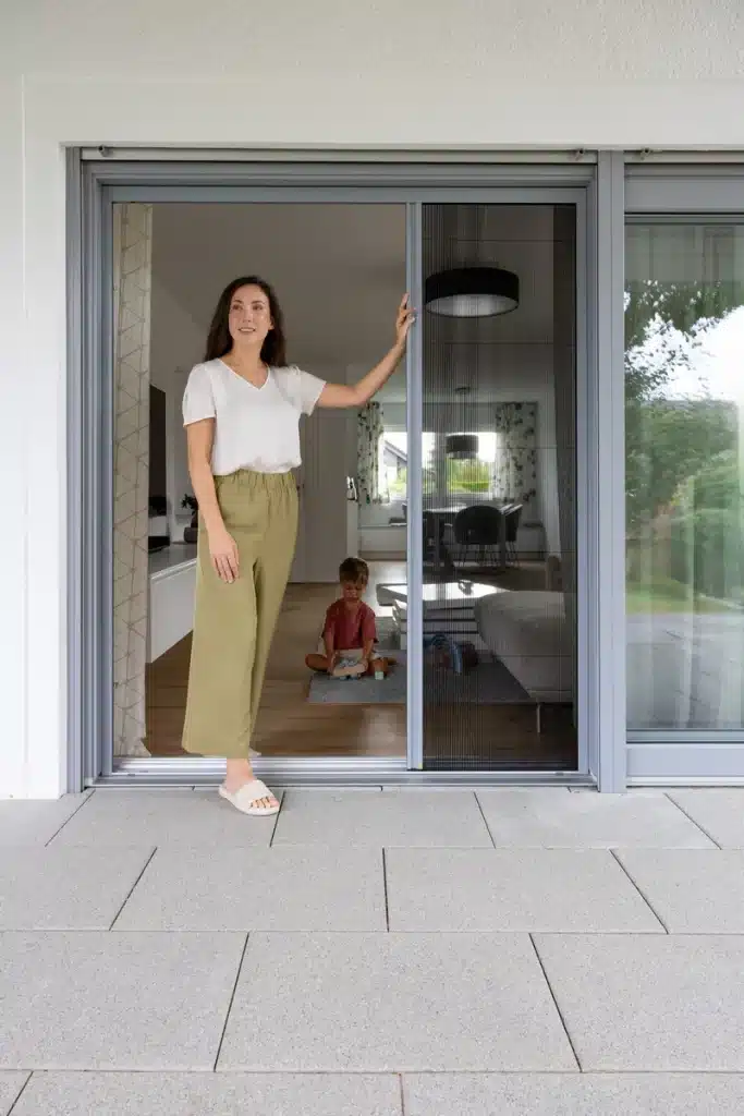 Fliegengitter Plissee-Tür PL 2/5.AMB – Montage am Blendrahmen